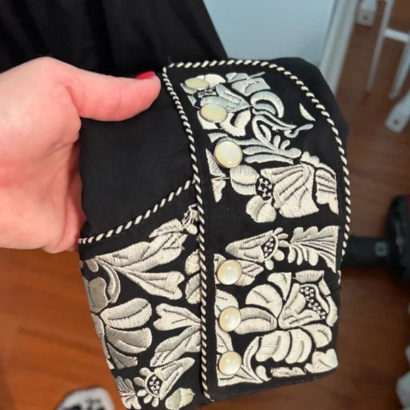 Scully Black Shirt with Elegant Silver Details - Picture 7 of 7